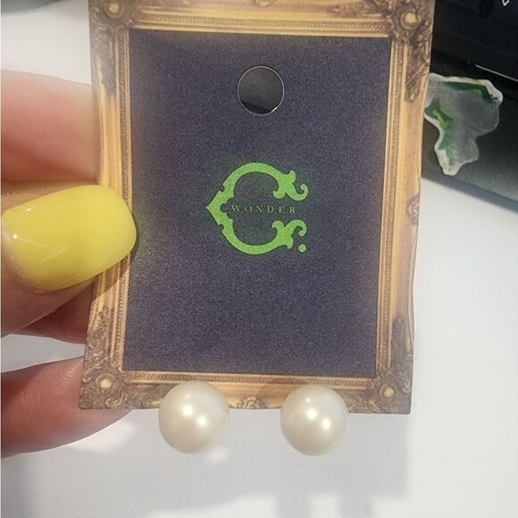 C. Wonder Pearl Earrings Brand New - Picture 1 of 3